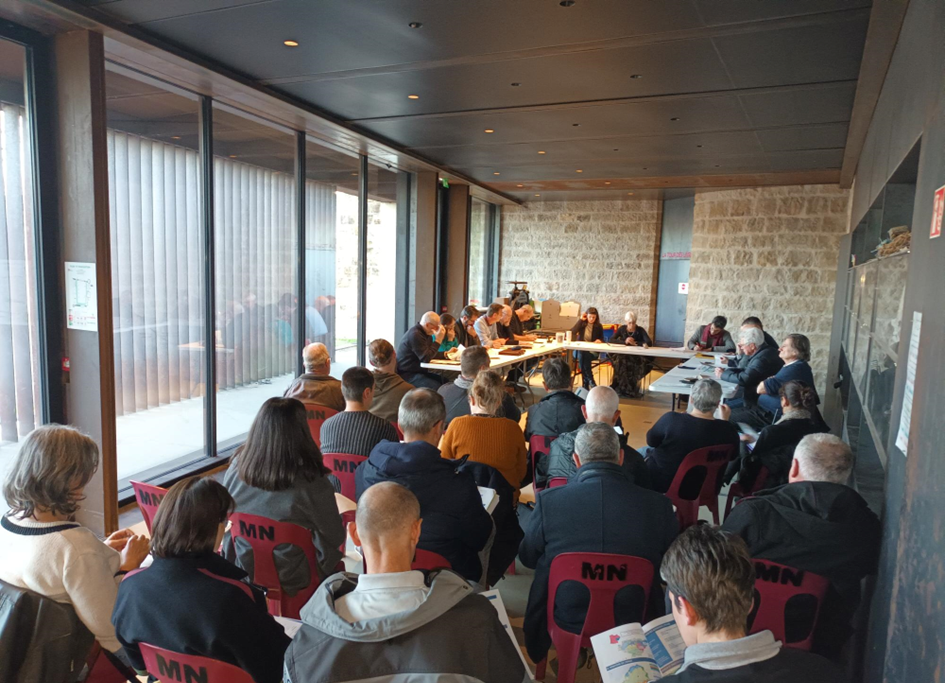  assemblée et invités du premier conseil syndical de l'EPAGE Aveyron aval